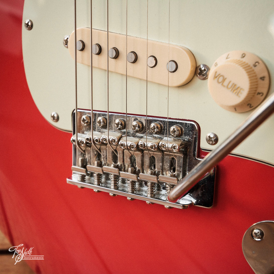 Squier Simon Neil Stratocaster Fiesta Red 2013