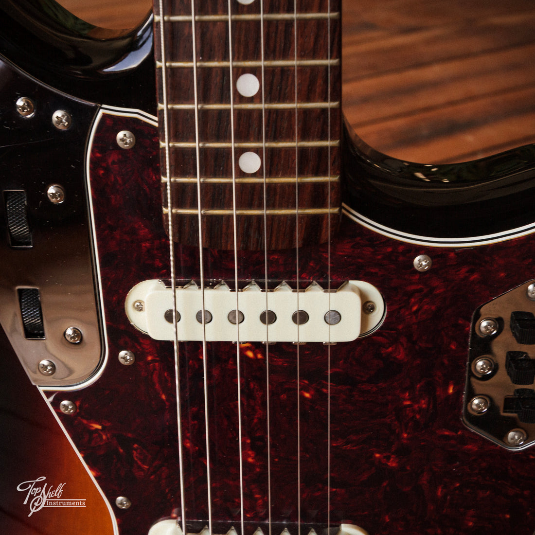 Fender Made in Japan Traditional 60s Jaguar Sunburst 2023