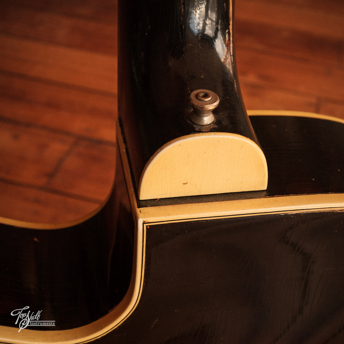 Levin No.320 Archtop Acoustic Sunburst 1957