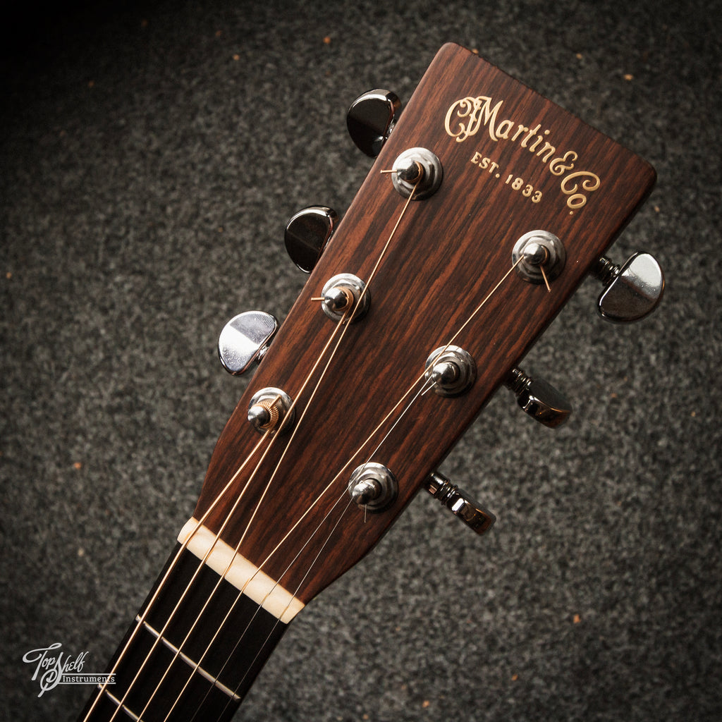 Martin D-28 Standard Natural 2010