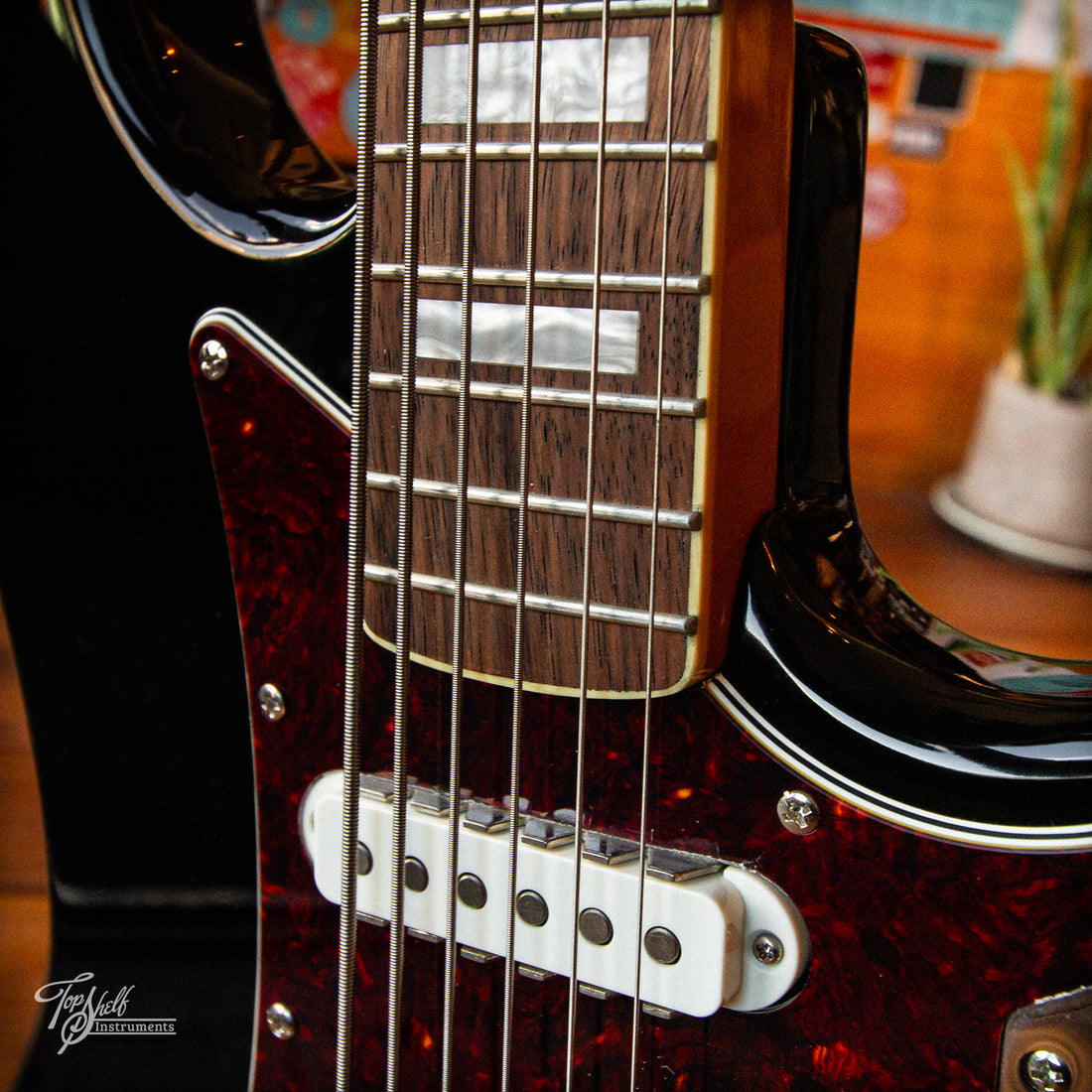Squier Classic Vibe Bass VI Black 2023