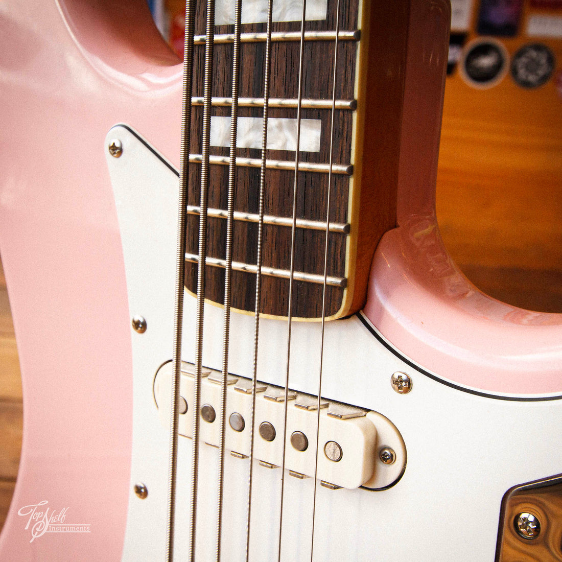Squier Classic Vibe Bass VI FSR Shell Pink 2021