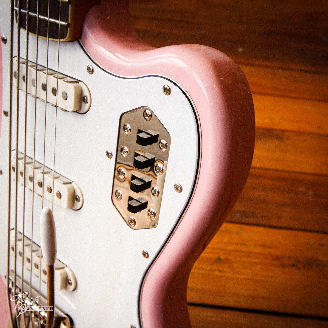 Squier Classic Vibe Bass VI FSR Shell Pink 2021