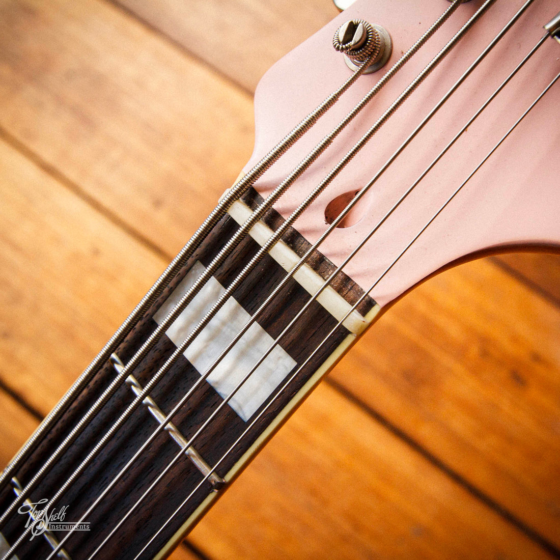 Squier Classic Vibe Bass VI FSR Shell Pink 2021
