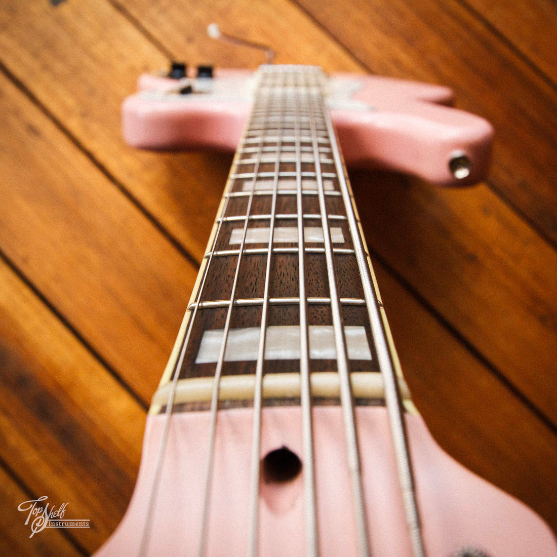 Squier Classic Vibe Bass VI FSR Shell Pink 2021