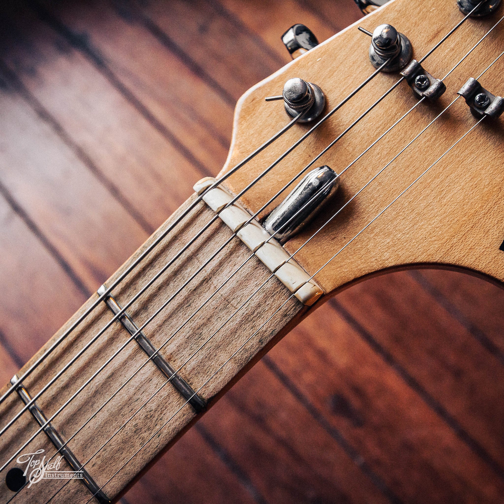 Univox U1851 Ripper White 1975 – Topshelf Instruments