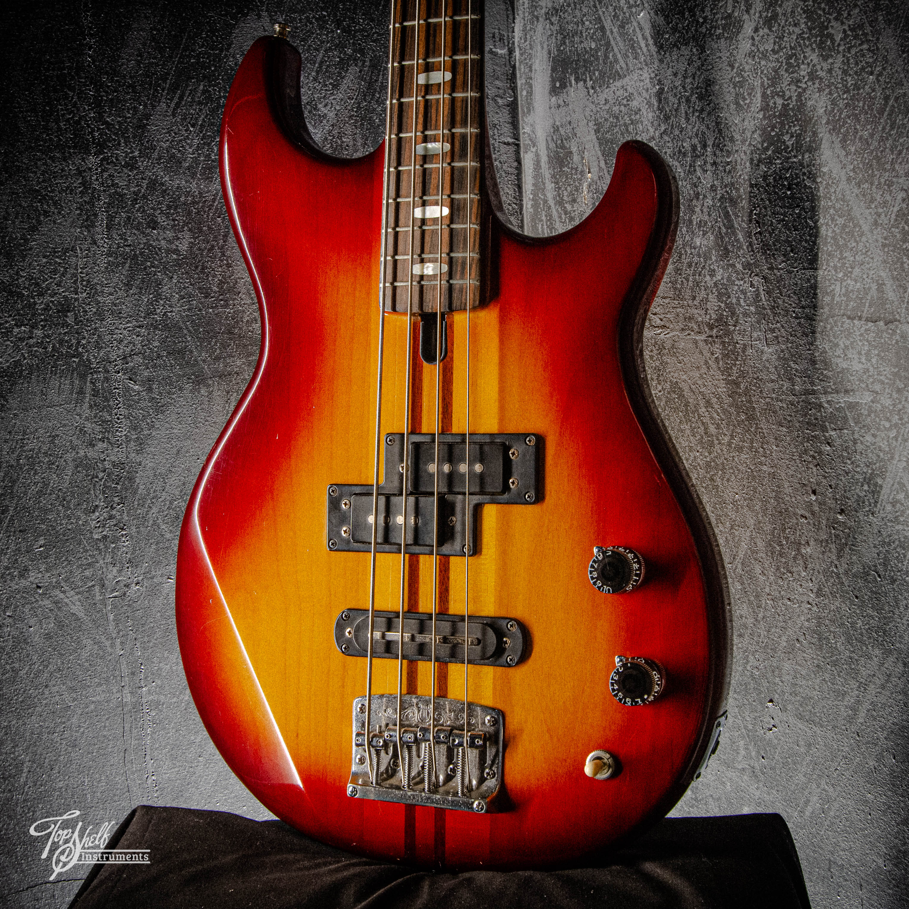 Yamaha BB 2000 Broad Bass Red Sunburst 1983 Topshelf Instruments yamaha-bb-2000-broad-bass-red-sunburst-1983-topshelf-instruments