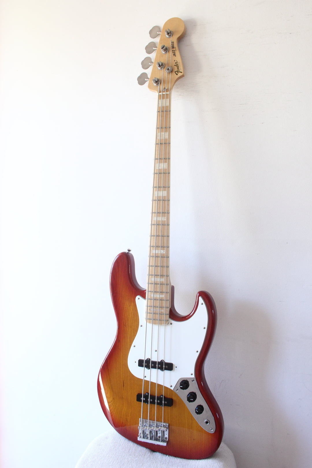 Fender Japan '75 Reissue Jazz Bass JB75-100US Cherry Sunburst 2007-10