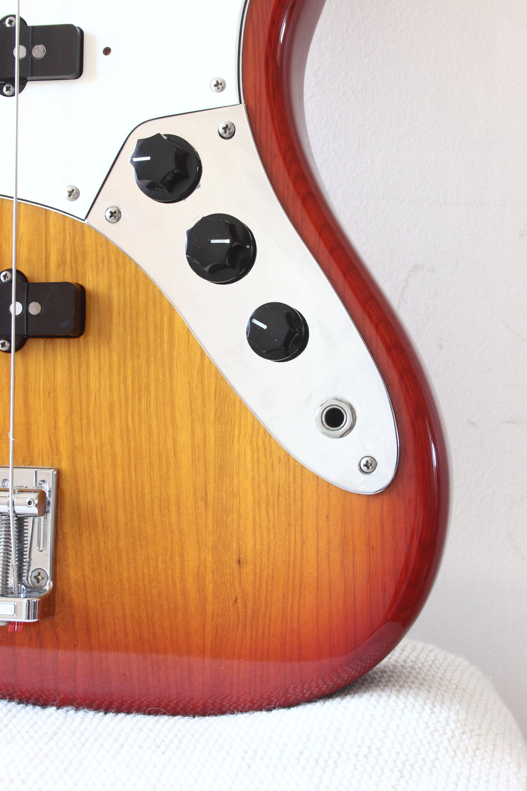 Fender Japan '75 Reissue Jazz Bass JB75-100US Cherry Sunburst 2007-10