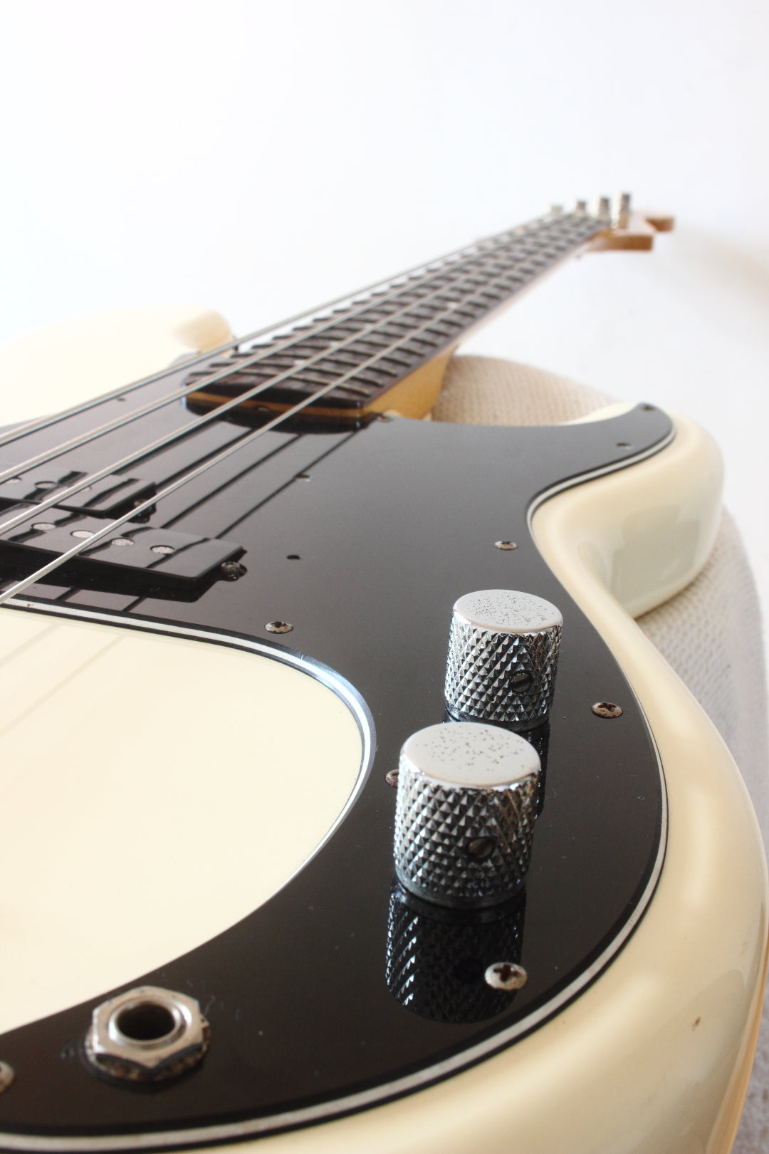Fender Japan '70 Reissue Precision Bass PB70-70US Olympic White 2002-04