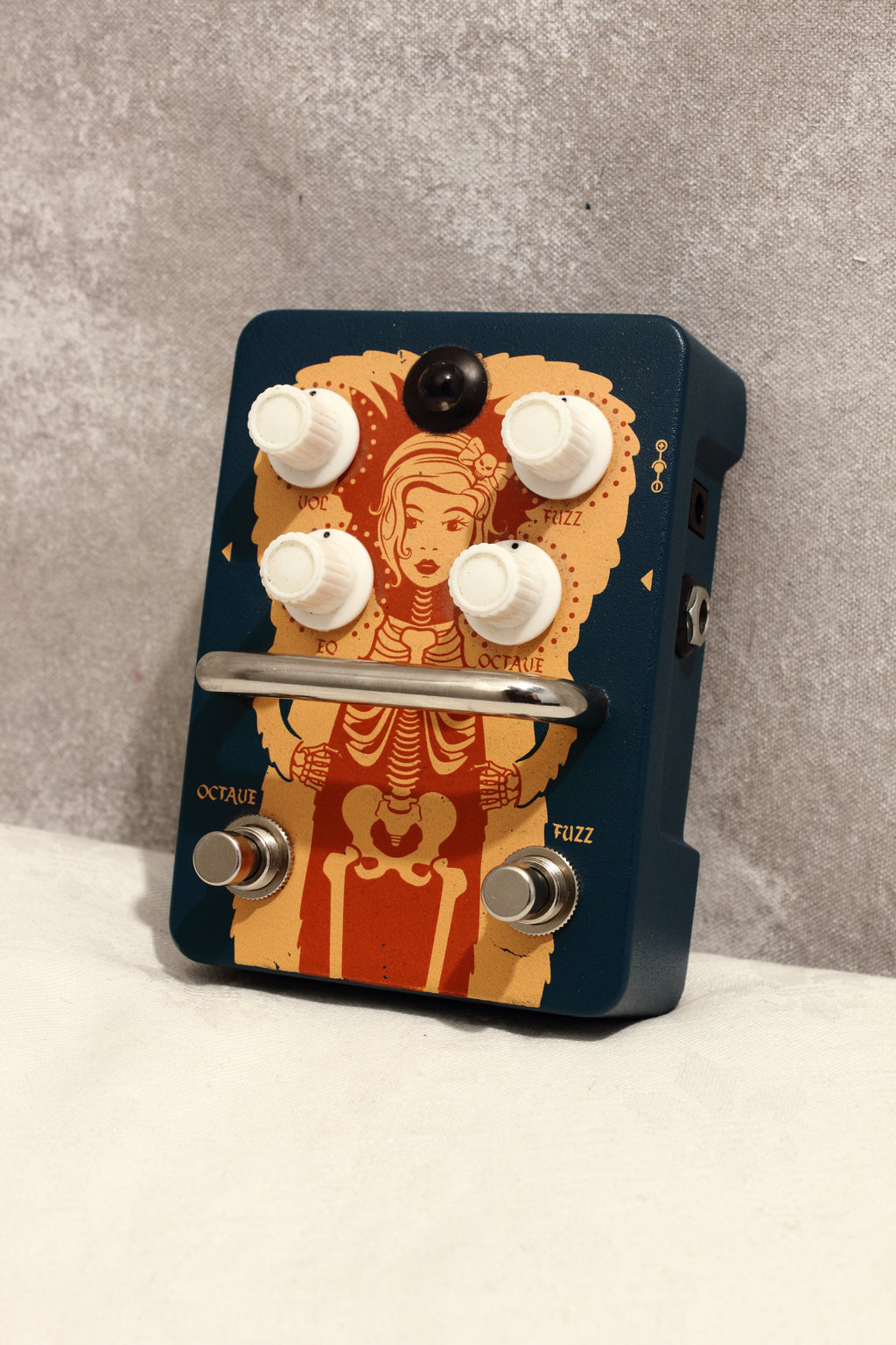 orange fur coat fuzz pedal Orange Fur Coat Fuzz Pedal – Topshelf Instruments