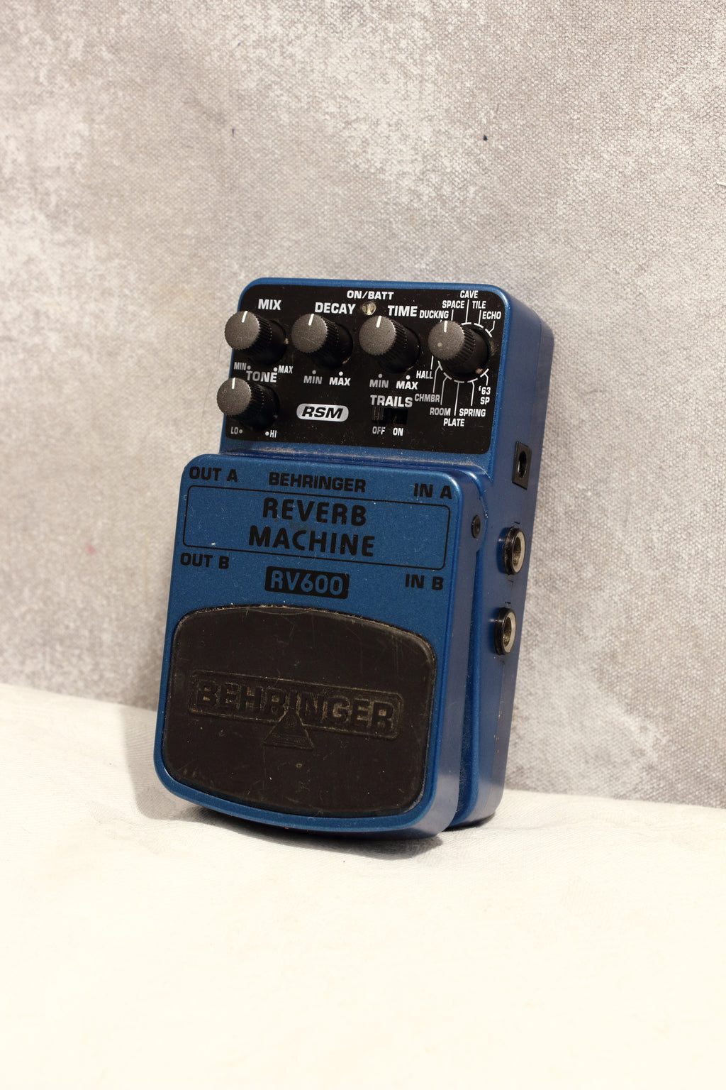 behringer echo pedal Behringer RV600 Reverb Machine Pedal – Topshelf Instruments