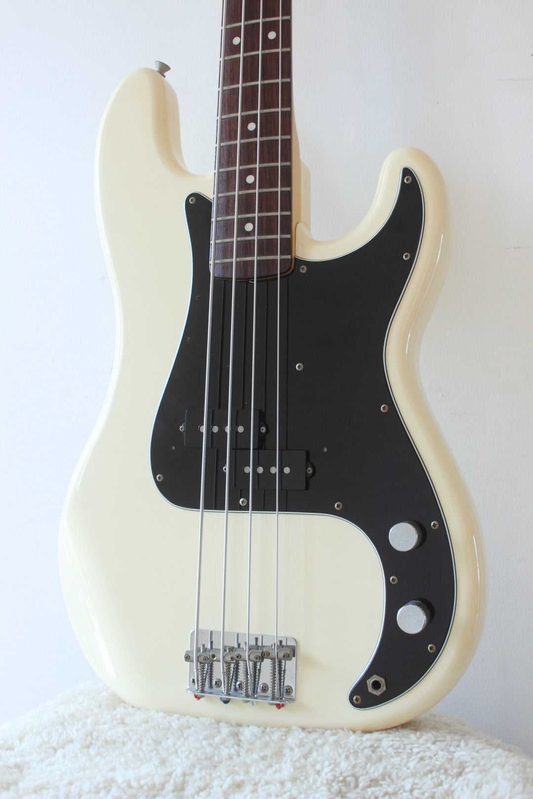 Fender Japan '70 Reissue Precision Bass PB70-70US Olympic White 1999-02