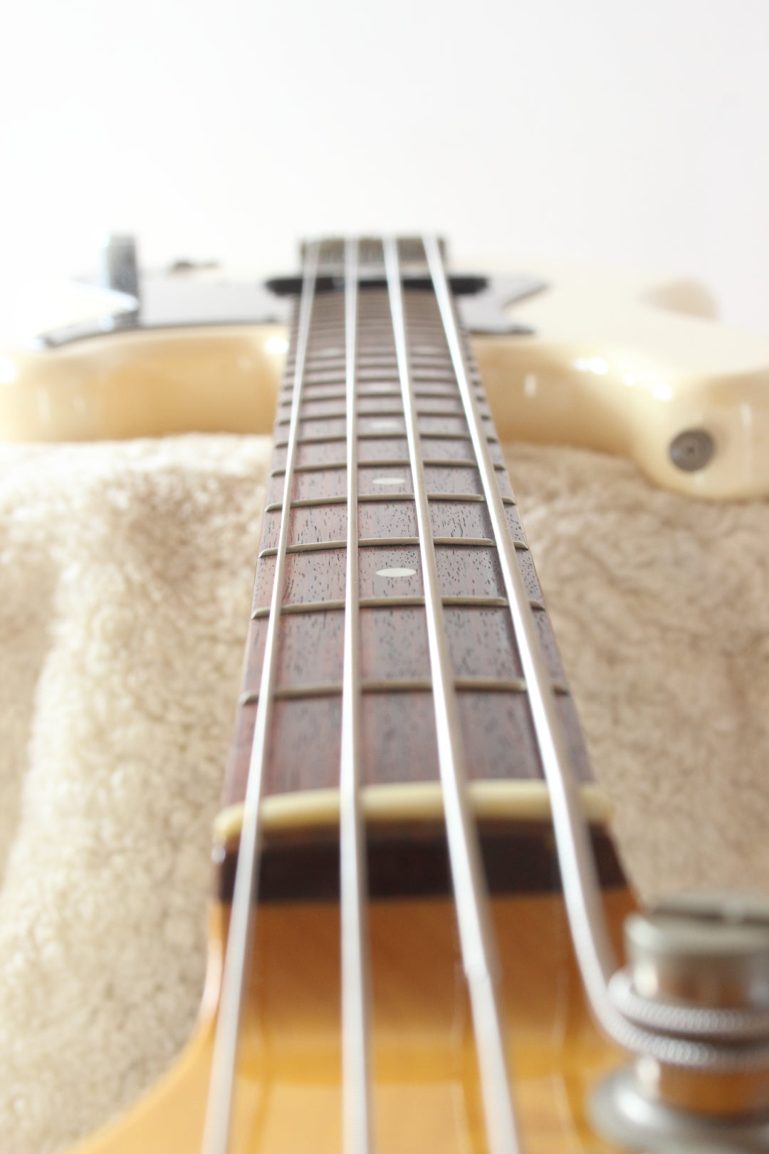 Fender Japan '70 Reissue Precision Bass PB70-70US Olympic White 1999-02