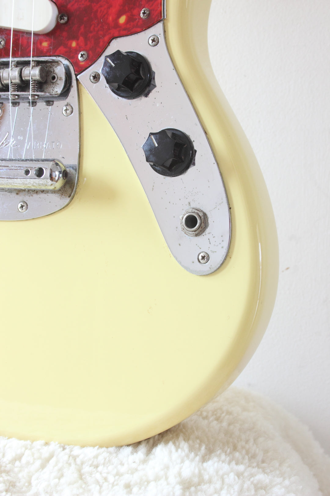 Fender Japan '69 Reissue Mustang MG69-65 Yellow White 1999-02