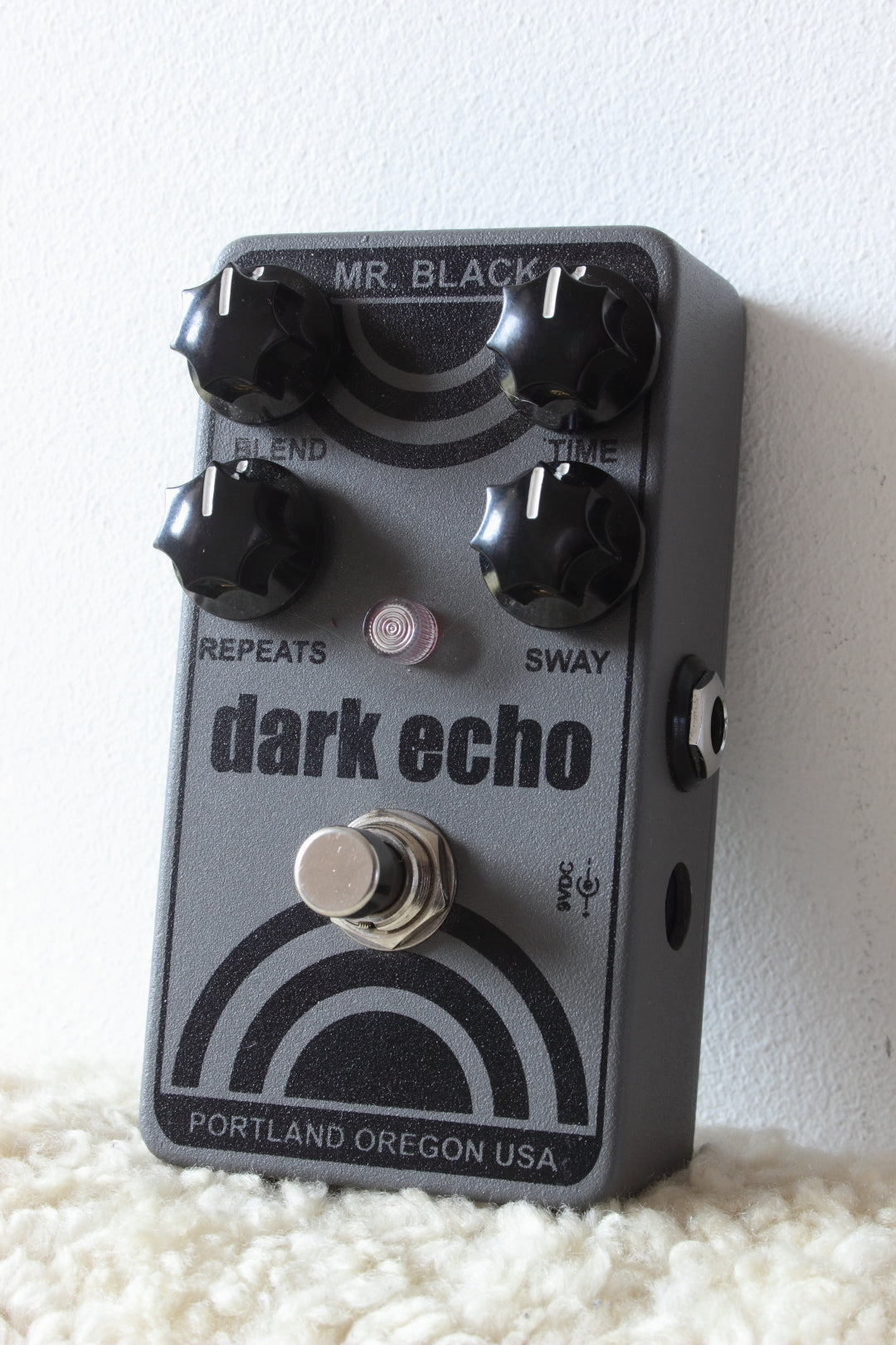 Mr. Black Dark Echo Delay Pedal