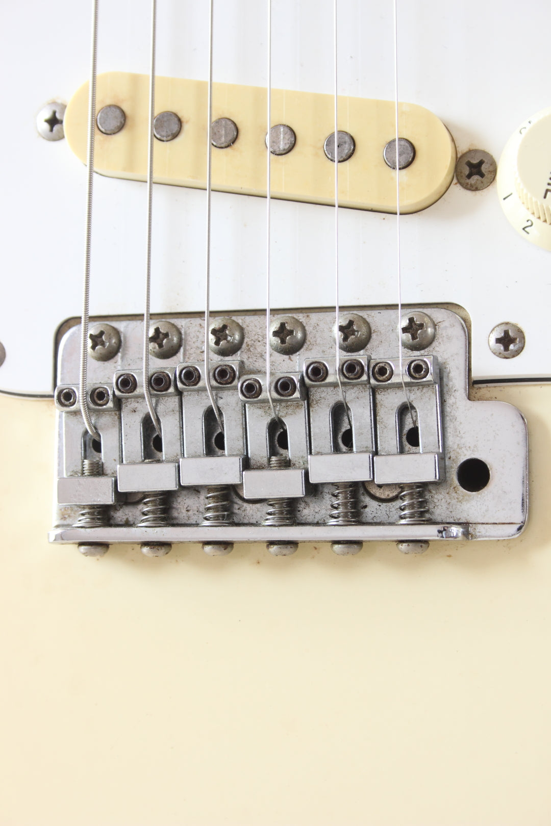 Fender Japan '72 Reissue Stratocaster ST72-55 Vintage White 1985-7
