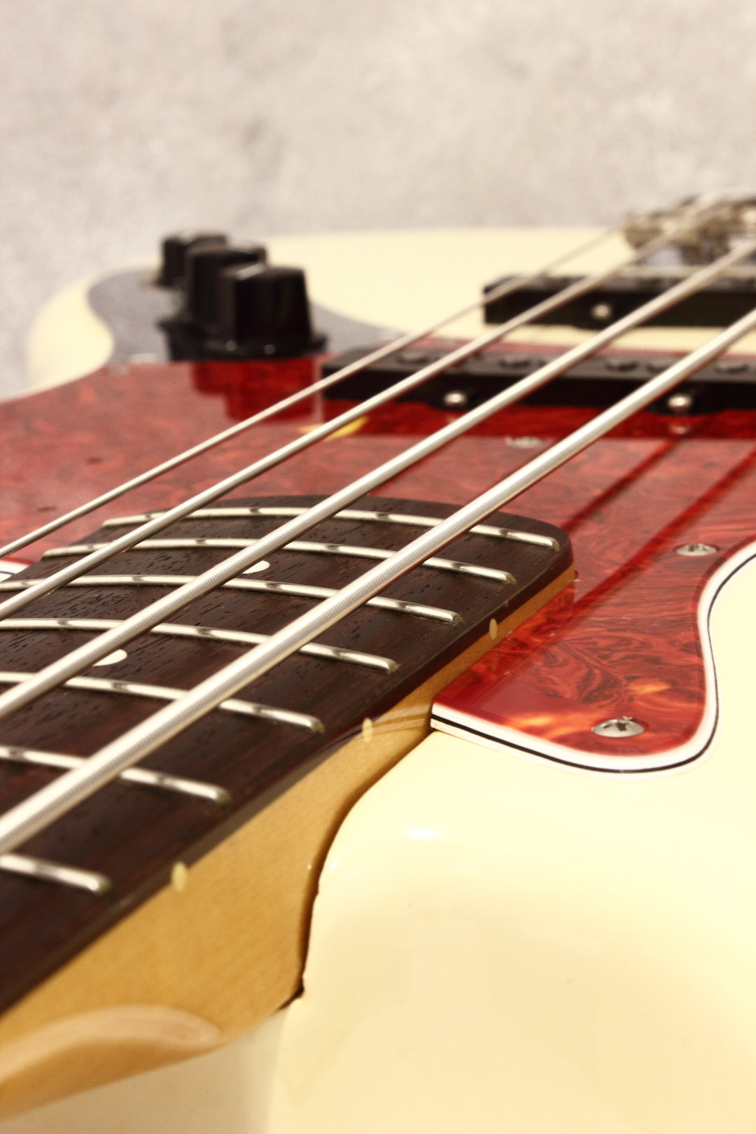 Fender Japan ‘62 Jazz Bass JB62-80 Vintage White 1993