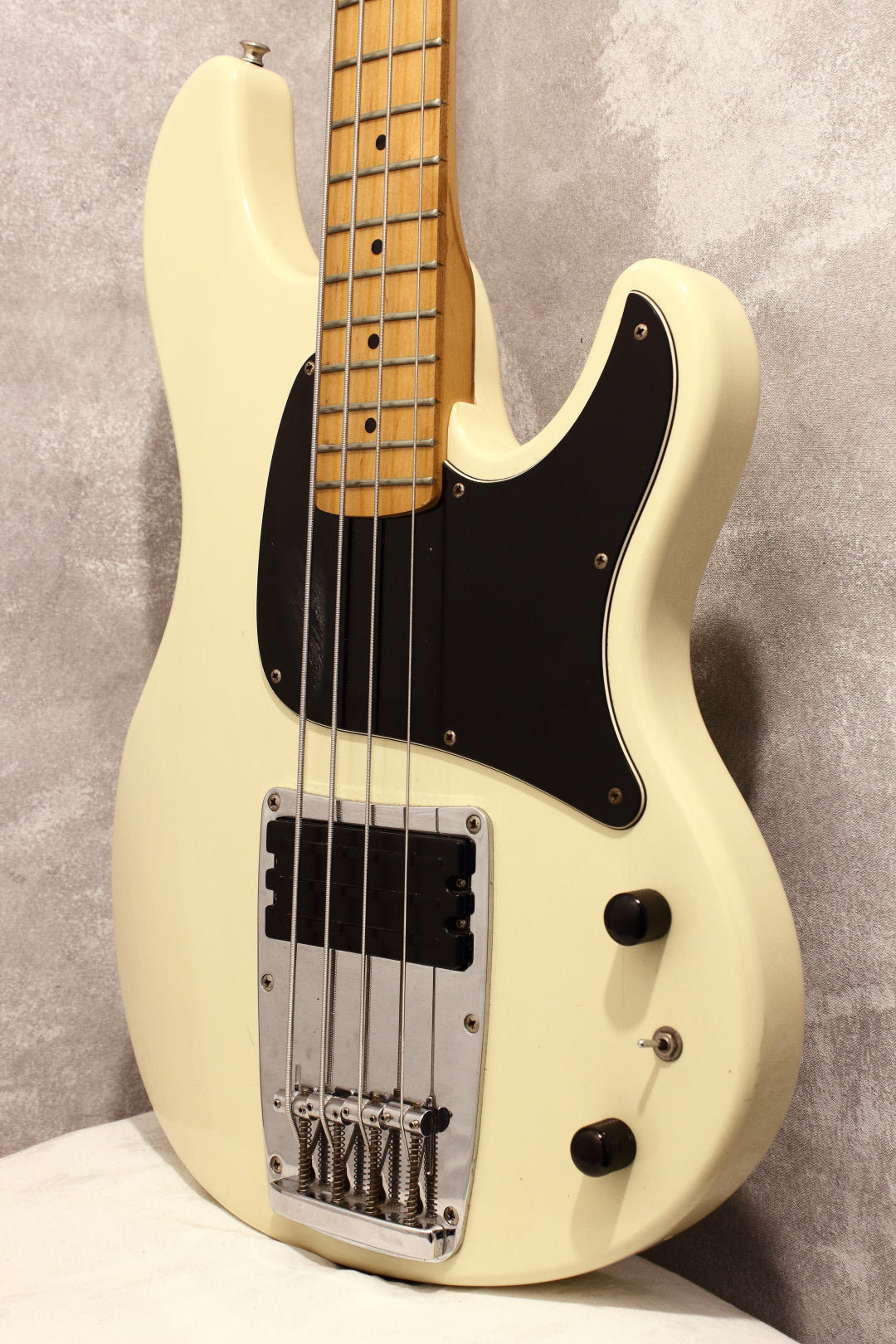 Ibanez ATK300 Bass Snow White 2005