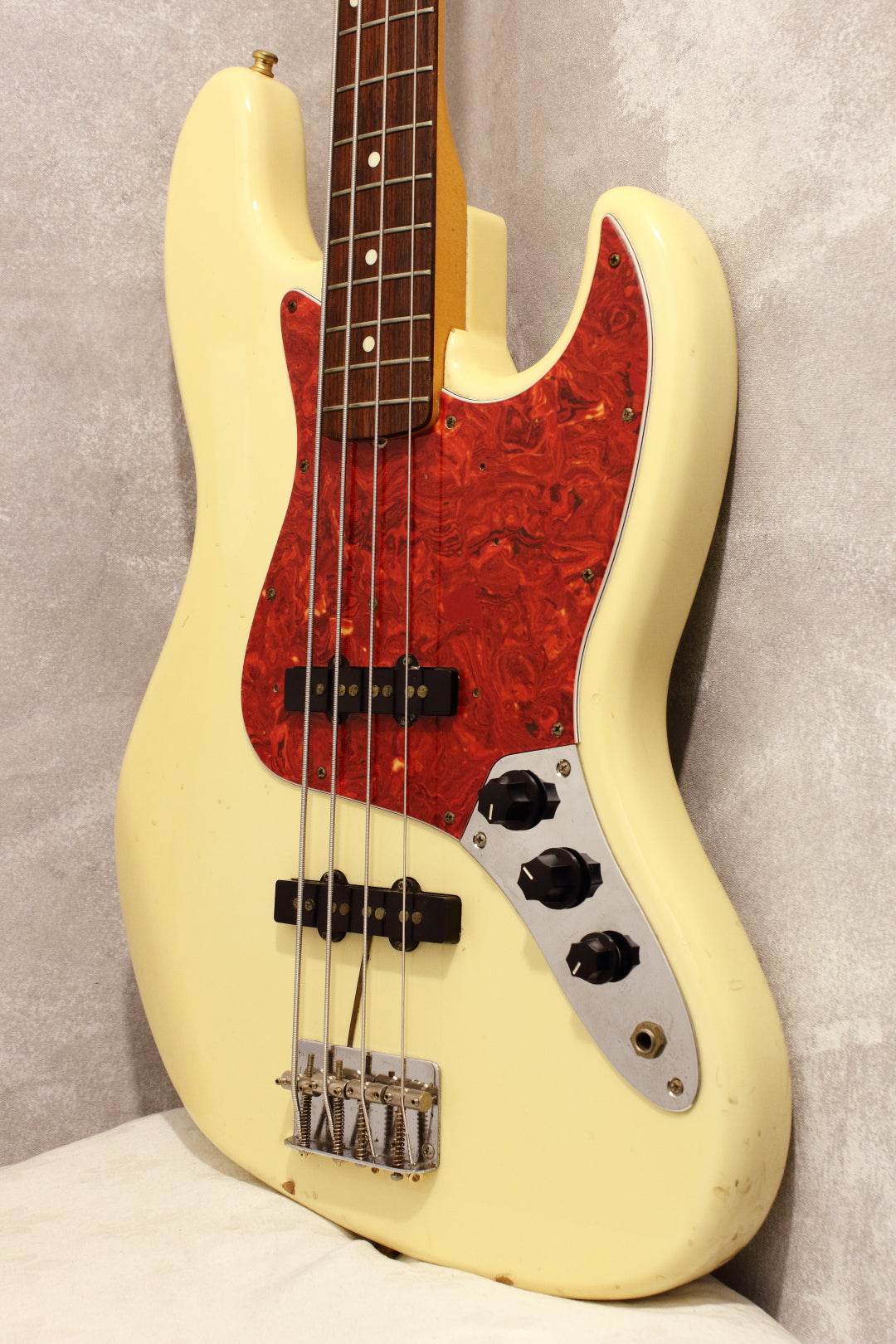 Fender Japan ‘62 Jazz Bass JB62-58 Vintage White 1993