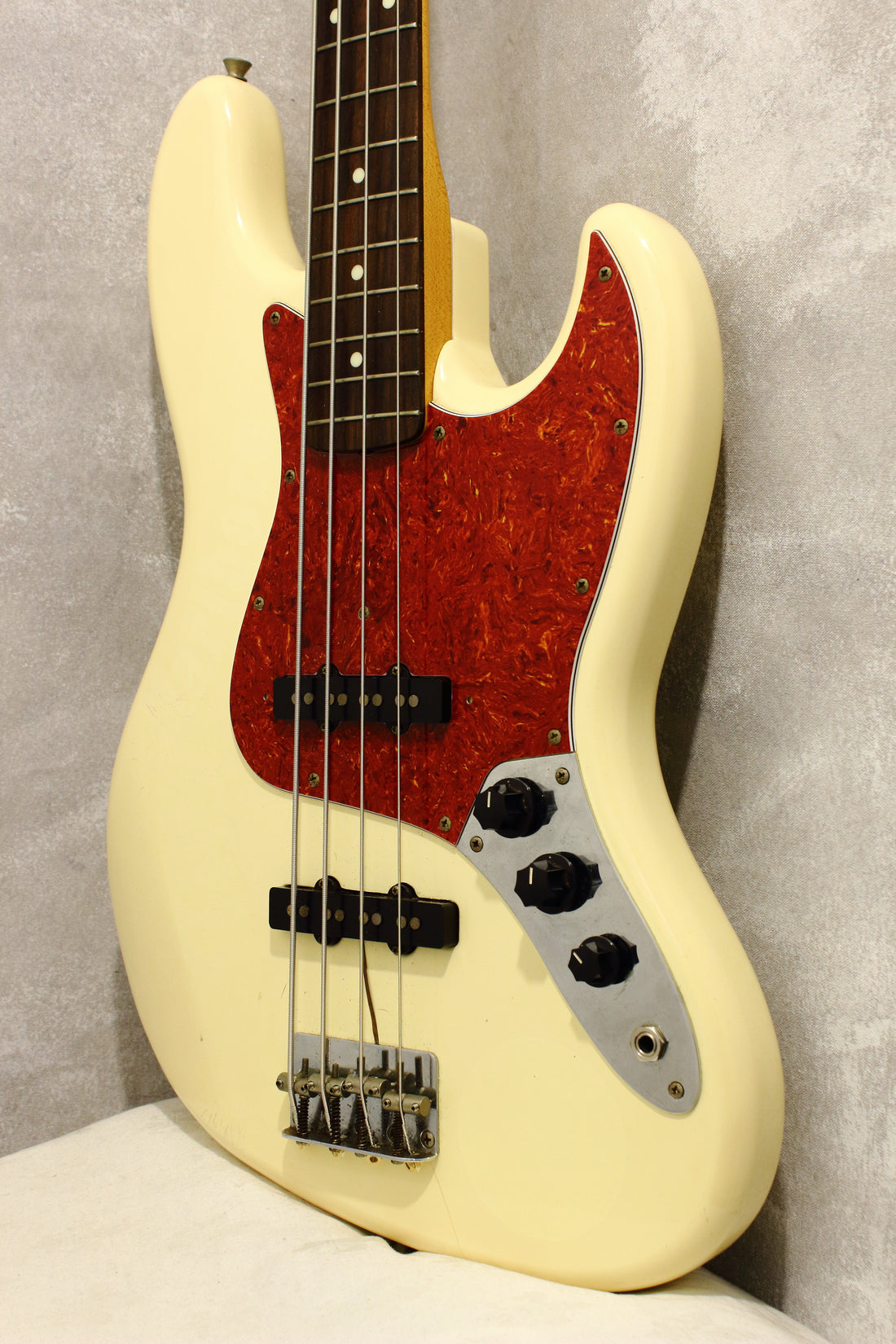 Fender Japan ‘62 Jazz Bass JB62-55 Vintage White 1989