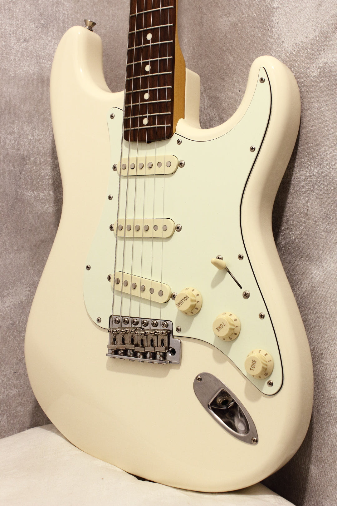 Fender Made In Japan Classic 60s Stratocaster Vintage White 2016