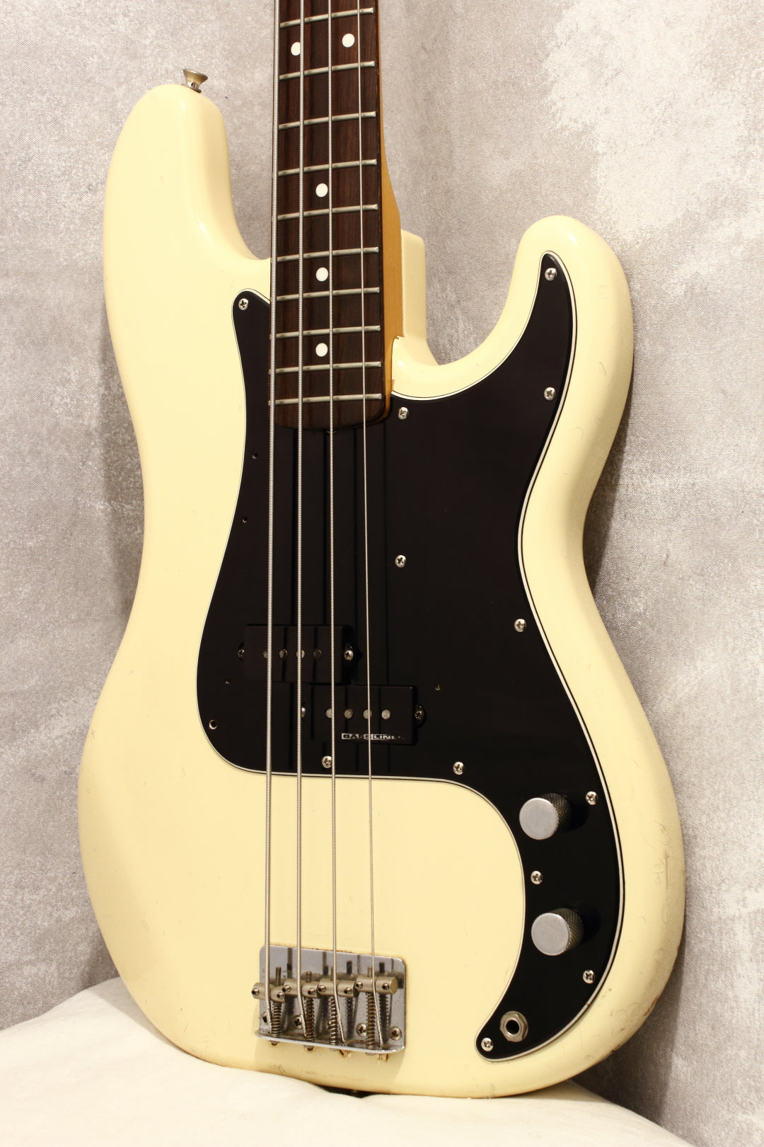 Fender Japan '70 Precision Bass PB70-70US Olympic White 2000
