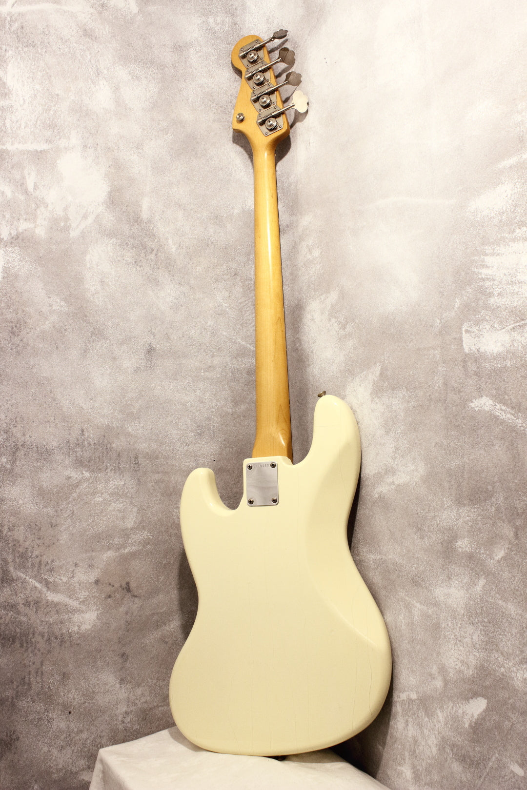 Fender Japan ‘62 Jazz Bass JB62-75 Vintage White JV Serial 1982