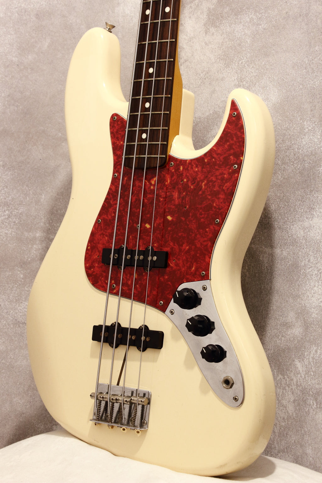 Fender Japan ‘62 Jazz Bass JB62-58 Vintage White 2000