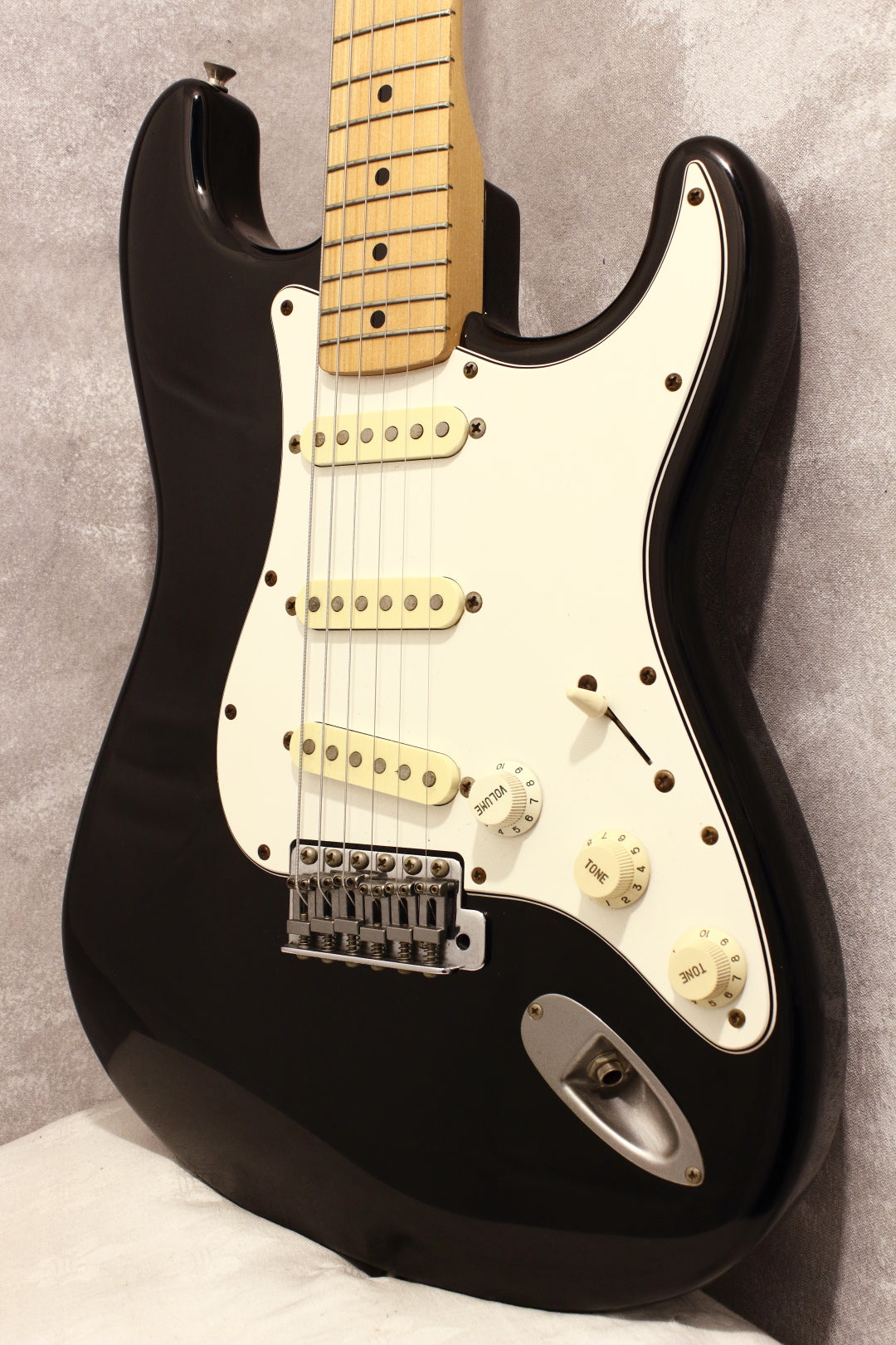 Fender Japan '72 Stratocaster ST72-58 Black 1993 – Topshelf