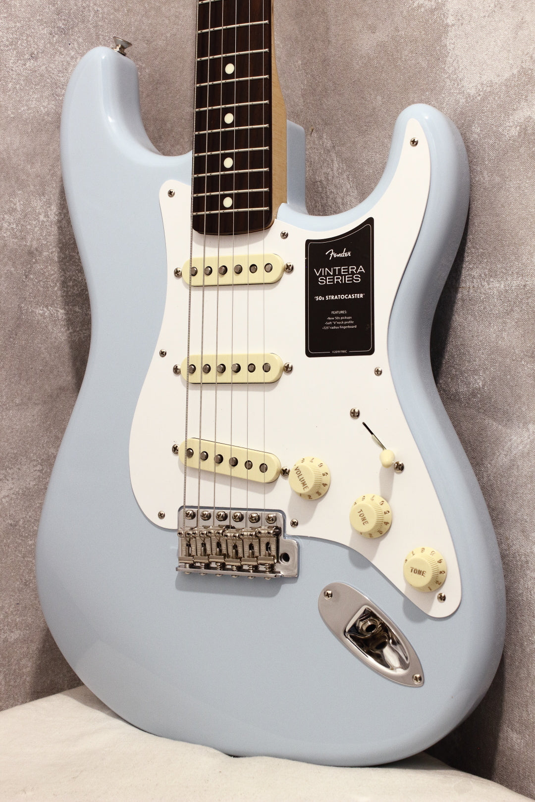 Fender Vintera '50s/MIJ Traditional '60s Stratocaster Sonic Blue 2021