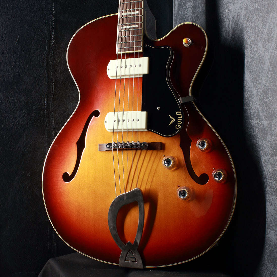 Guild Newark St X-175 Manhattan Sunburst 2013