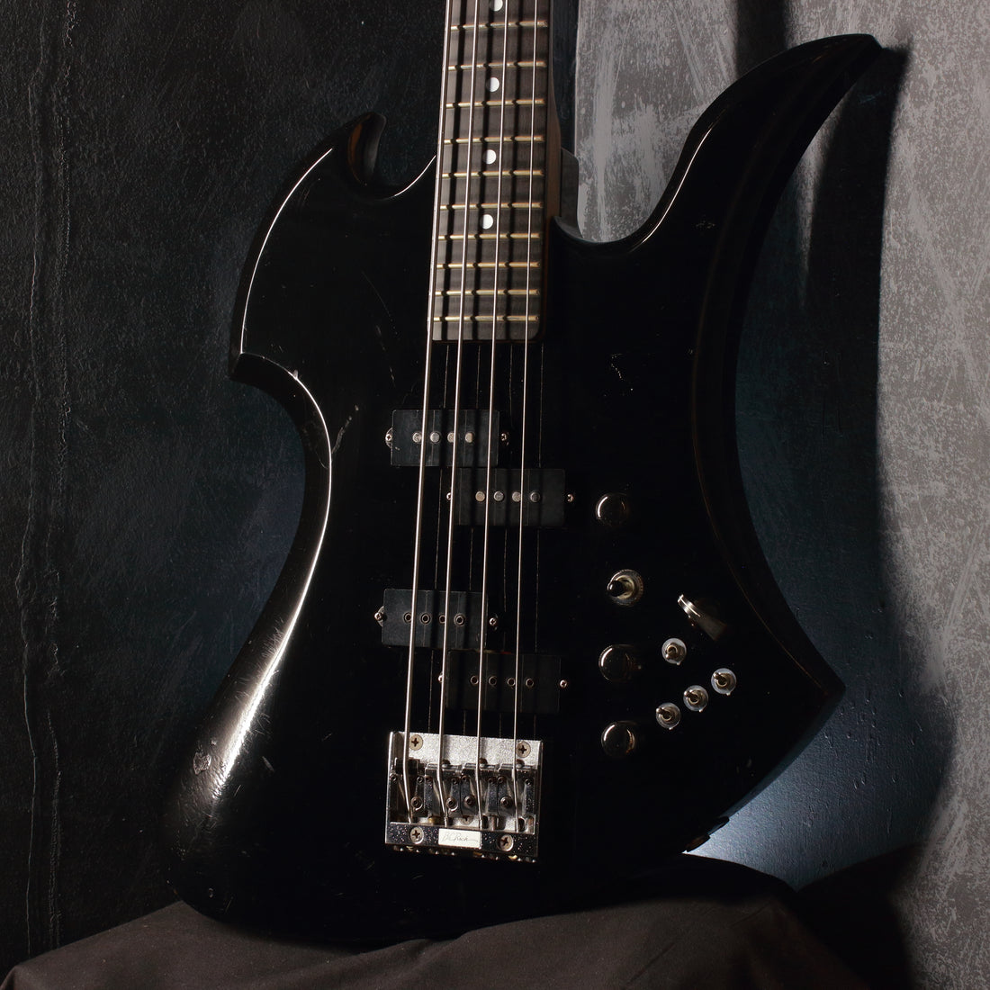 BC Rich NJ Series Mockingbird Bass Black 1987