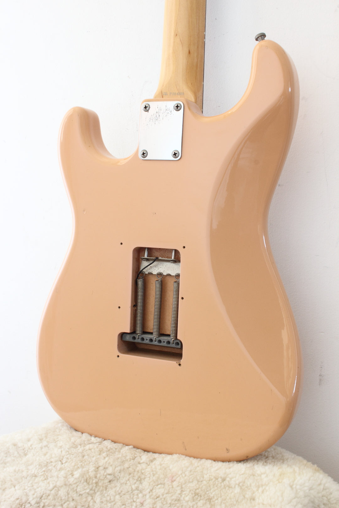 Fender Japan Standard Stratocaster ST-43 Shell Pink 1999-02