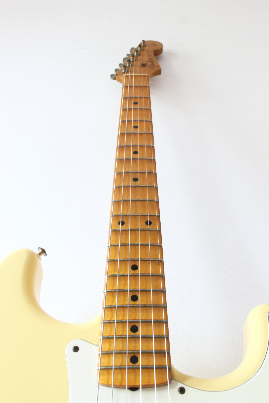 Fender Japan '57 Reissue Stratocaster ST57-70 Scalloped Board Vintage White 1987