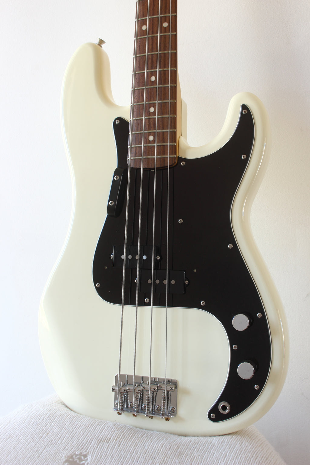 Fender '70 Reissue Precision Bass Olympic White 2004-05