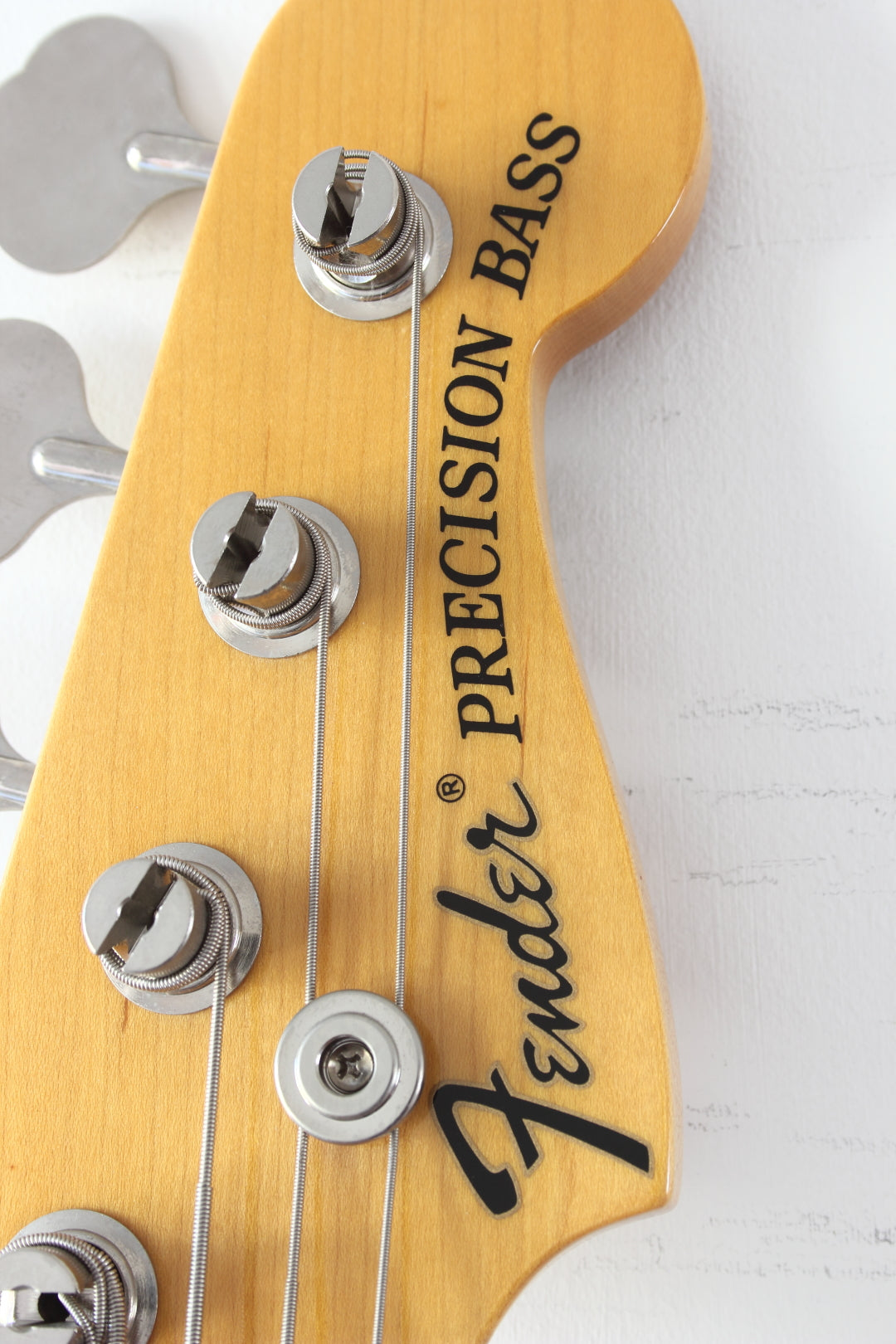 Fender '70 Reissue Precision Bass Olympic White 2004-05