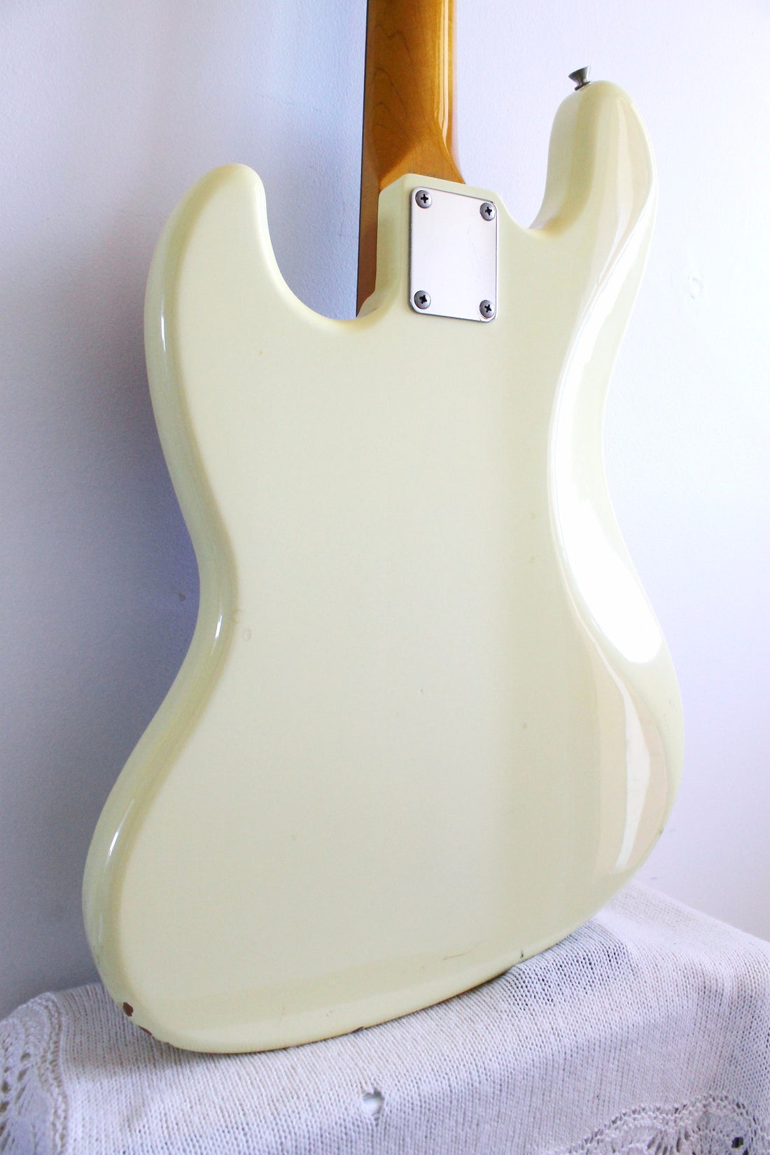 Used Fender Jazz Bass '62 Reissue Aged Vintage White