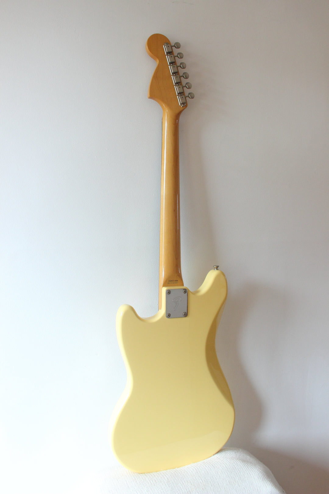 Fender '69 Reissue Mustang Yellow-White Anime Graphics 2004-052004