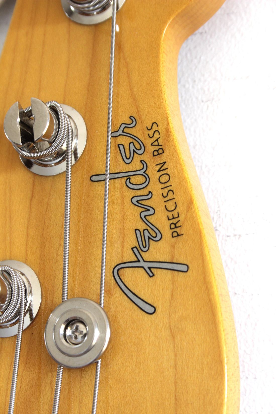 Used Fender Precision Bass '57 Reissue Vintage White