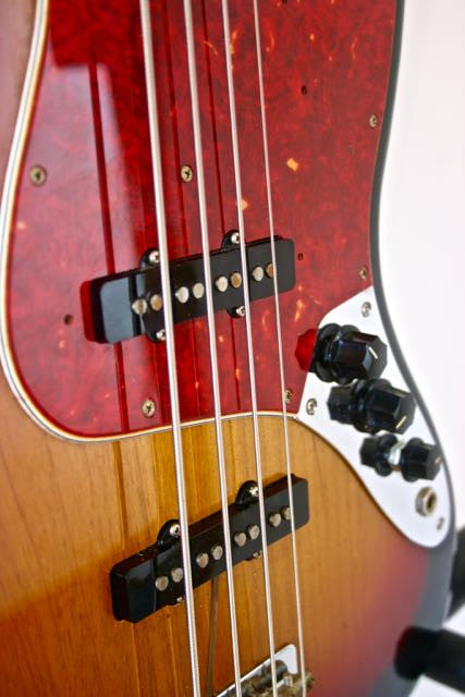 Used Fender Jazz Bass 62 Reissue 3-Tone-Sunburst
