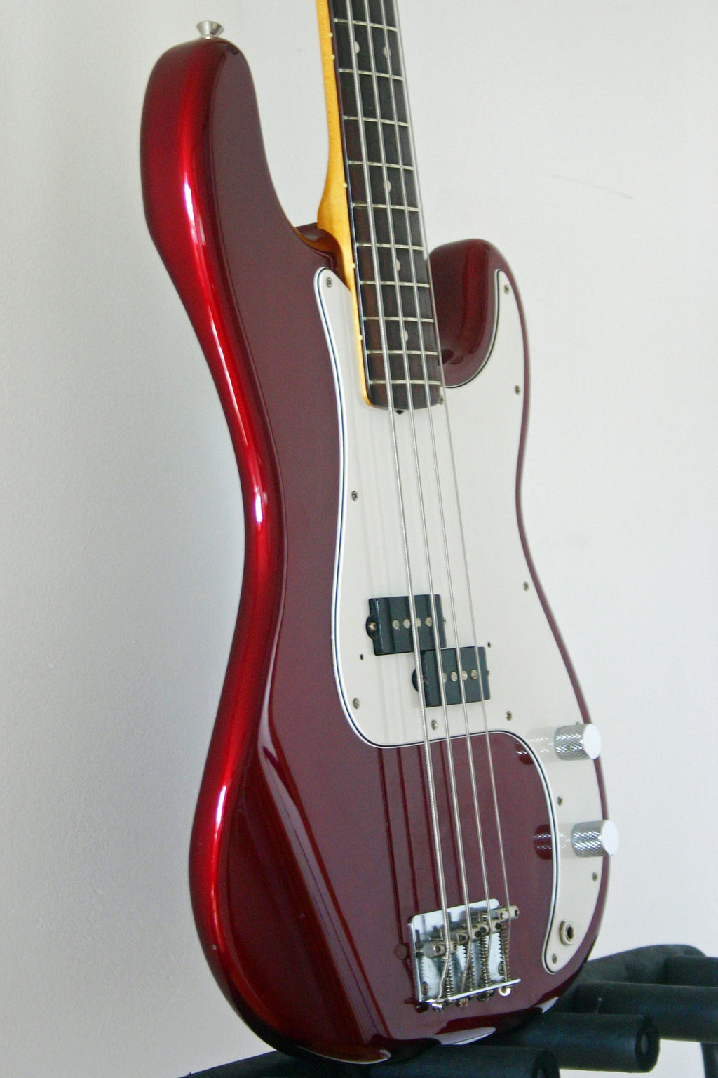 Used Fender Precision '62 Reissue Candy Apple Red