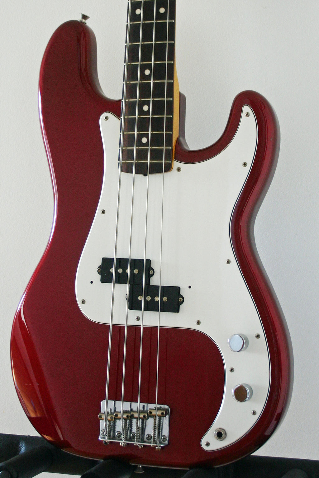 Used Fender Precision '62 Reissue Candy Apple Red