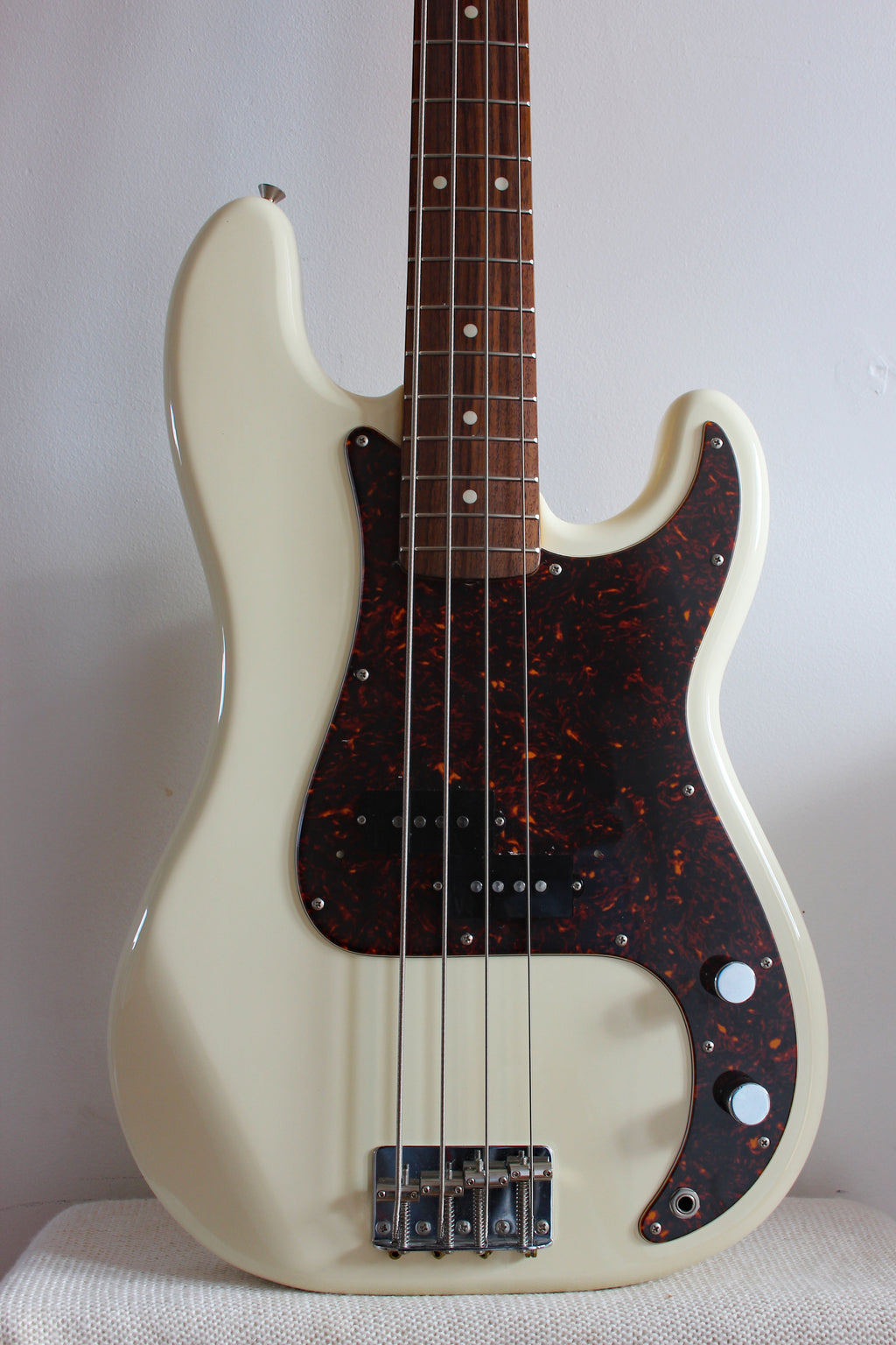 Used Fender Precision Bass '62 Vintage White/Tort