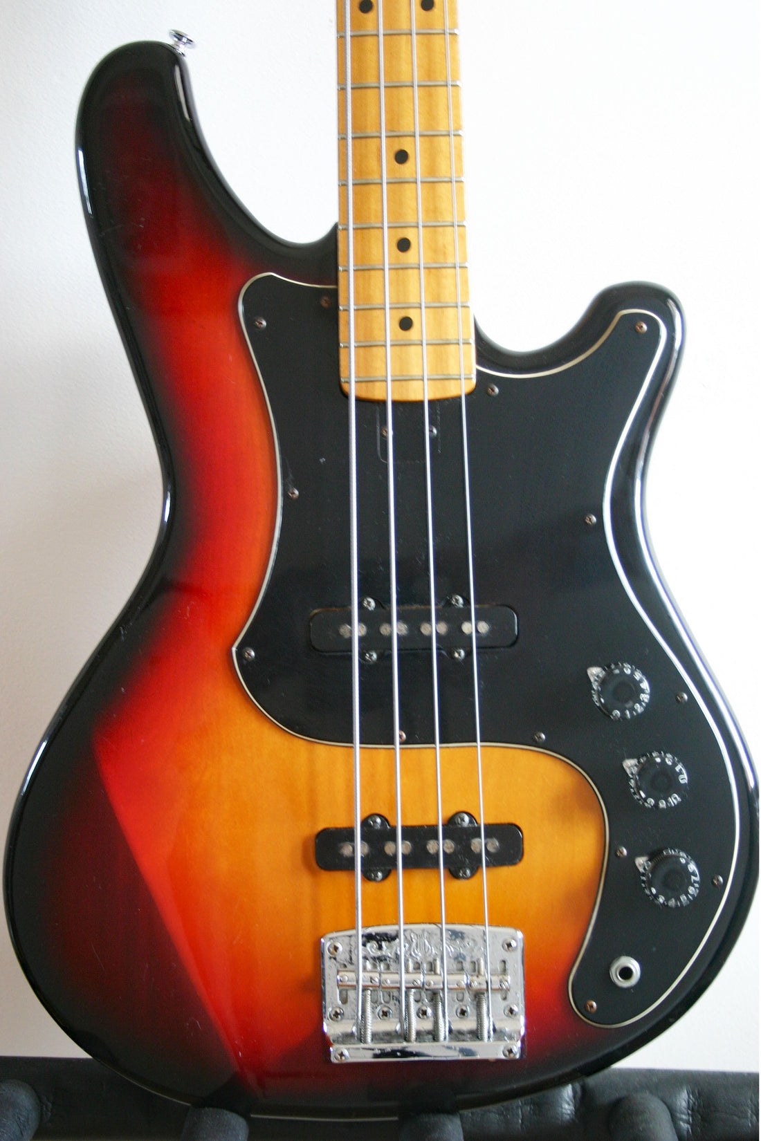 Used Yamaha SB600 Super Bass Sunburst 1978