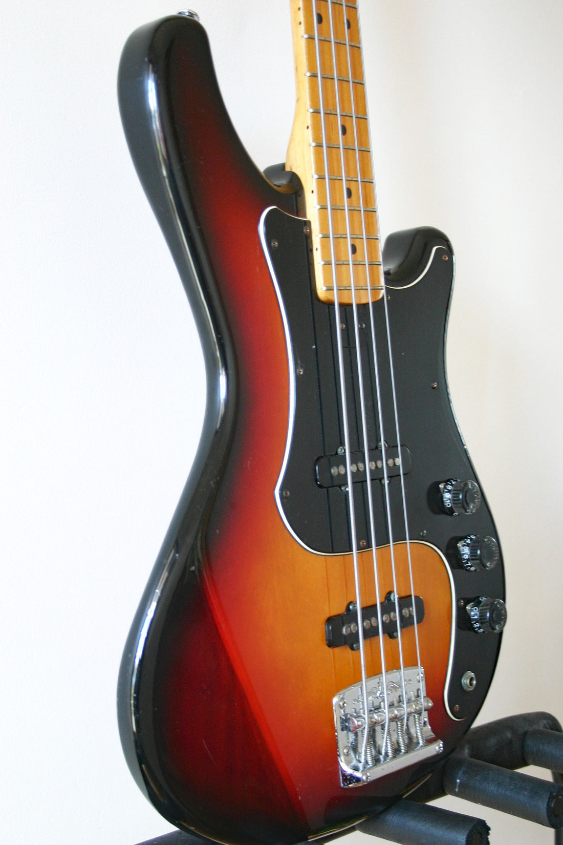 Used Yamaha SB600 Super Bass Sunburst 1978