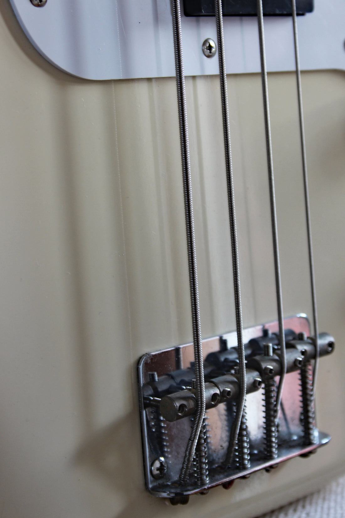 Used Fender Precision Bass PB43 Vintage White