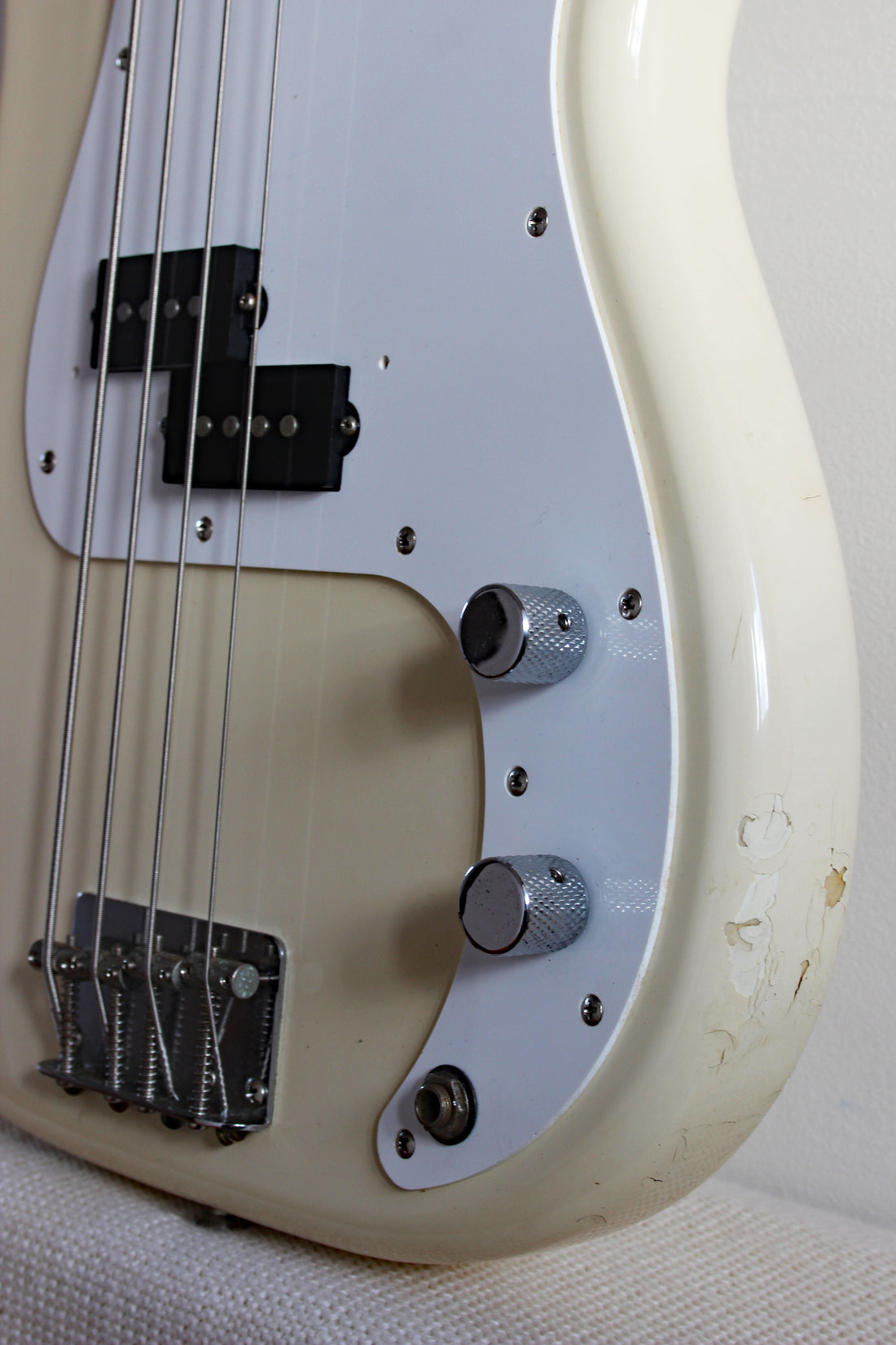 Used Fender Precision Bass PB43 Vintage White