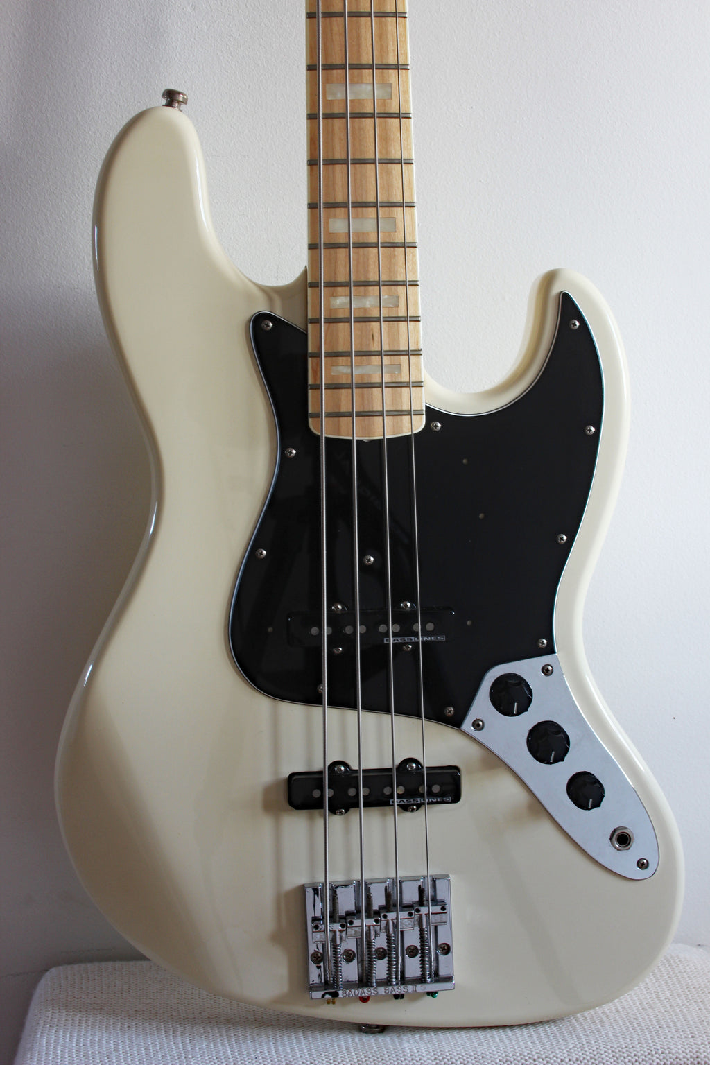 Used Fender Jazz Bass '75 Reissue Vintage White