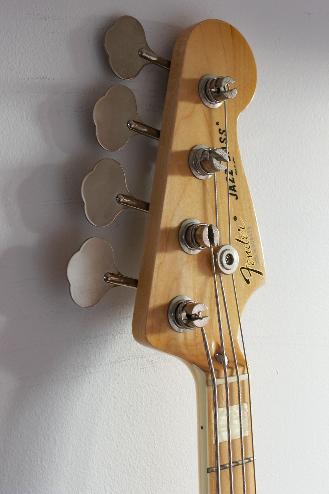 Used Fender Jazz Bass '75 Reissue Vintage White